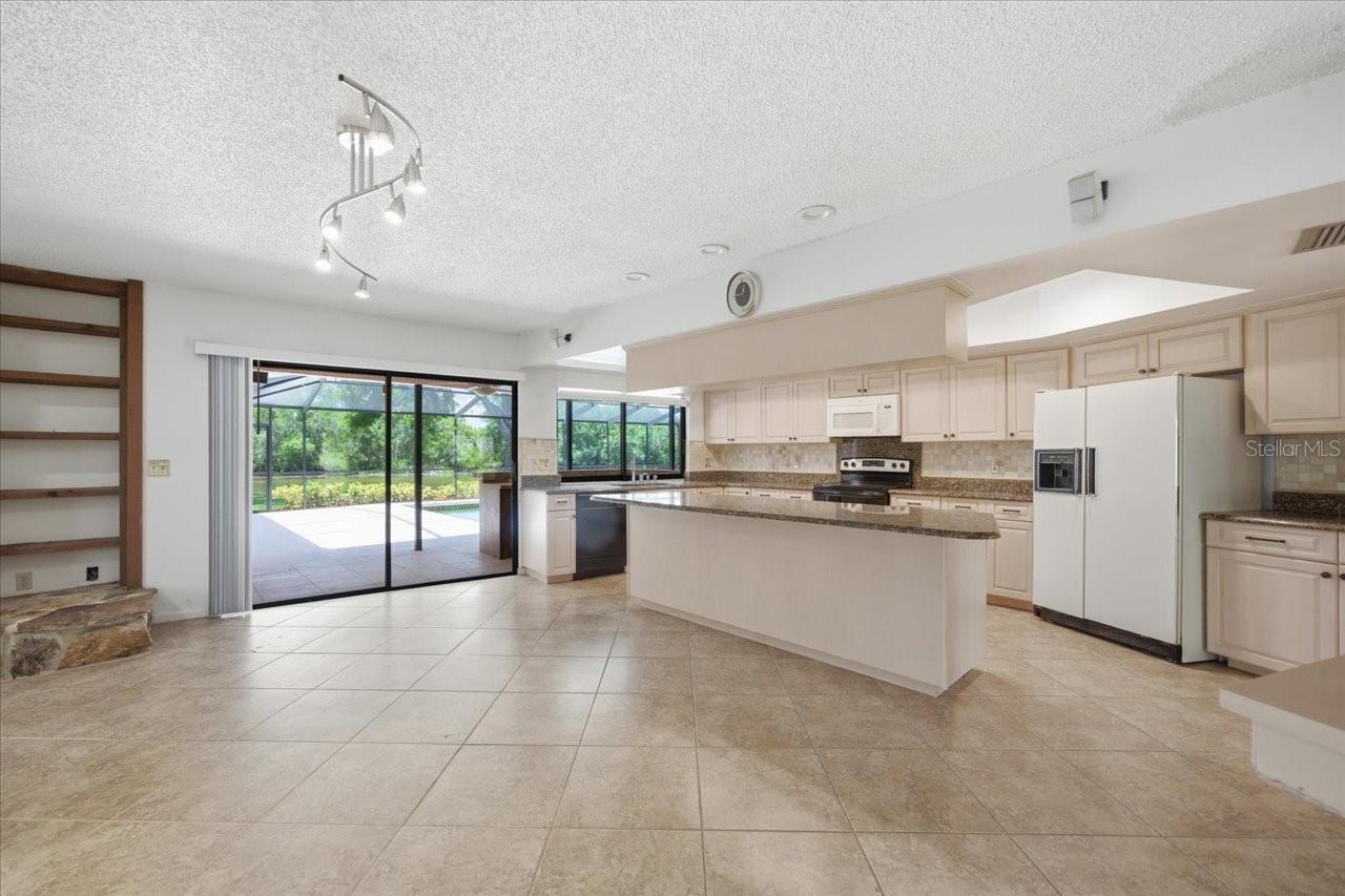 4326 MIDDLE LAKE DR