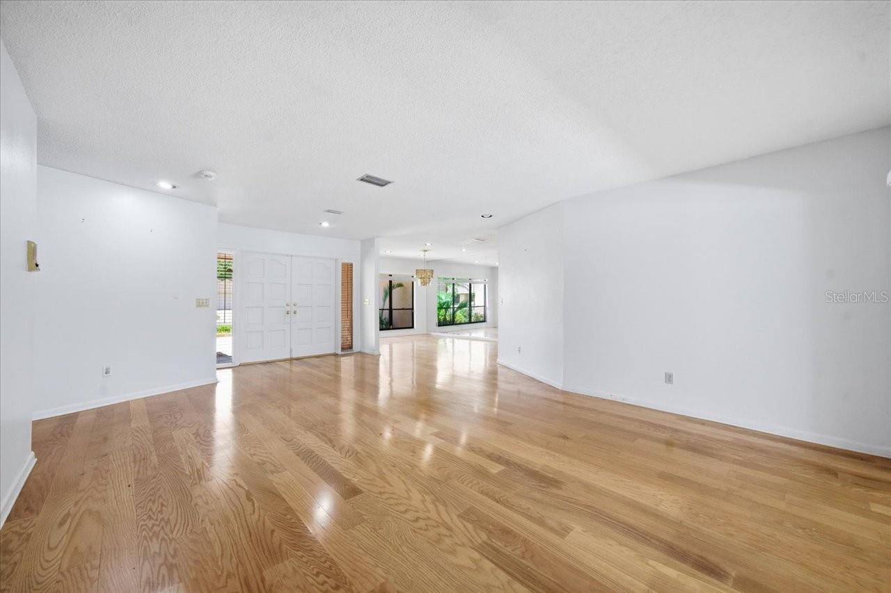 4326 MIDDLE LAKE DR