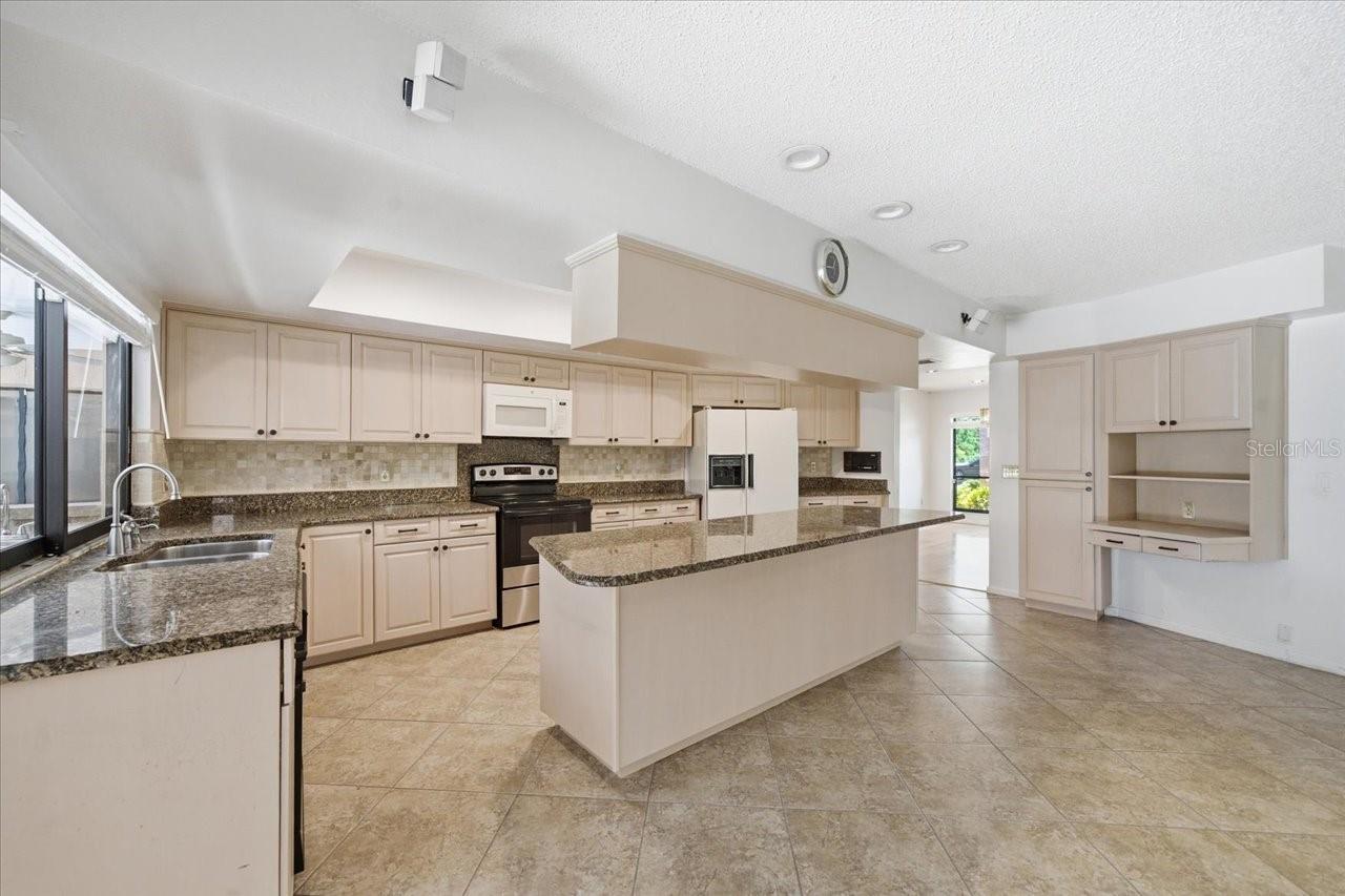 4326 MIDDLE LAKE DR