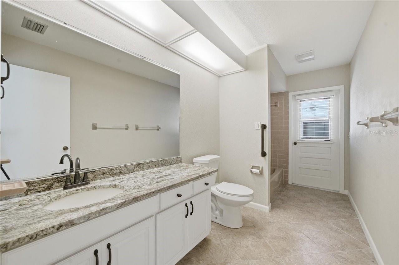 4326 MIDDLE LAKE DR