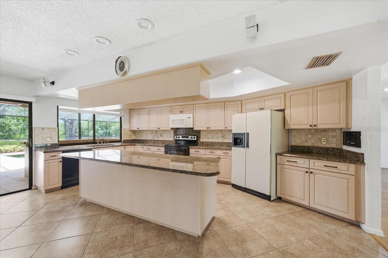 4326 MIDDLE LAKE DR