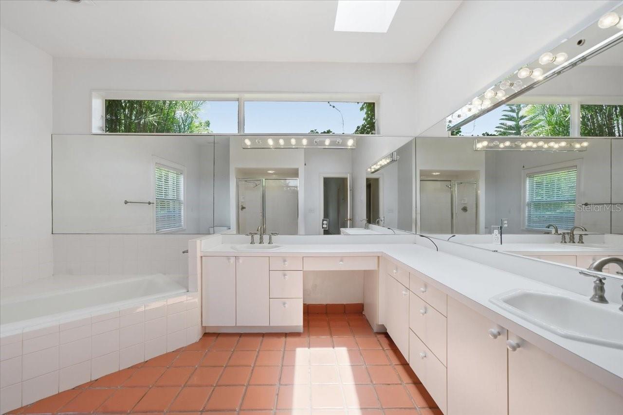 15612 HOWELL PARK LN