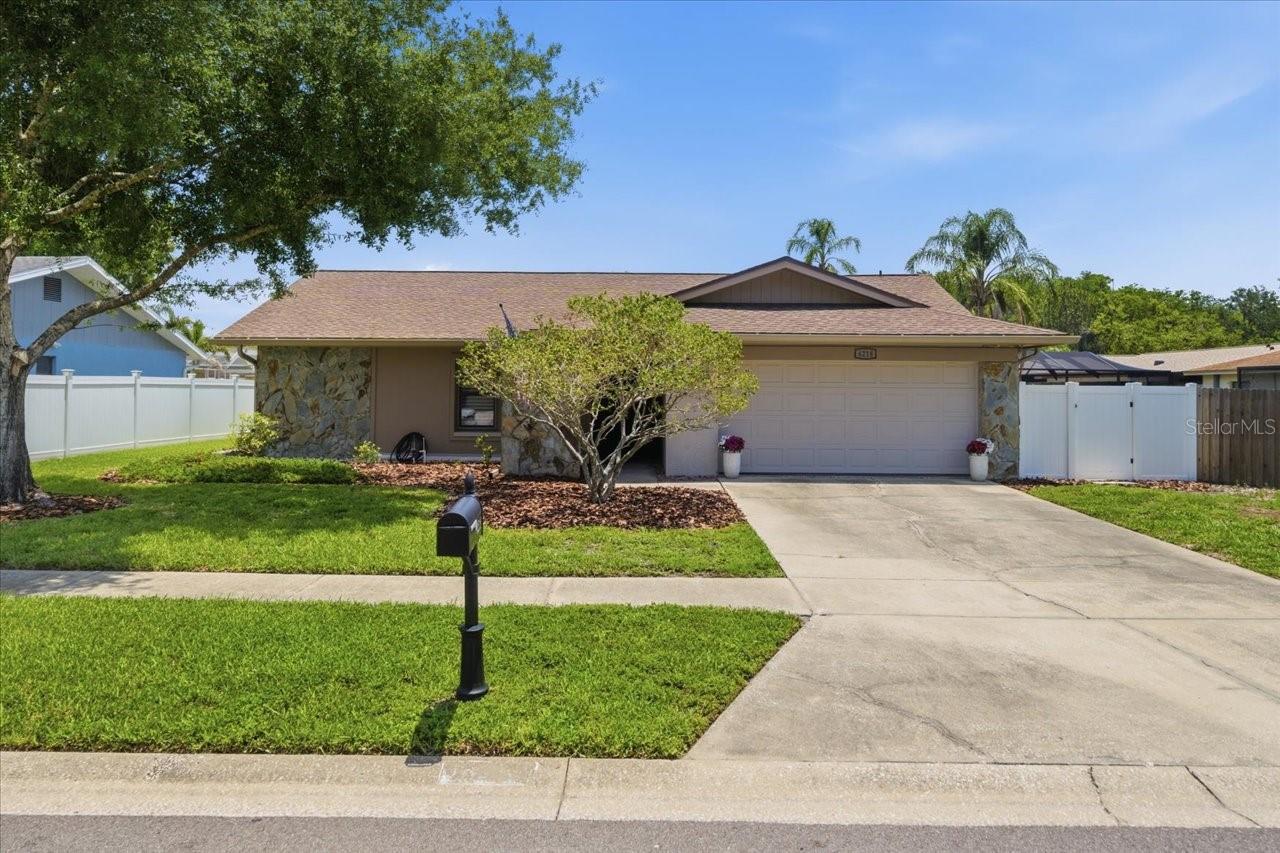 4218 HOLLOWTRAIL DR