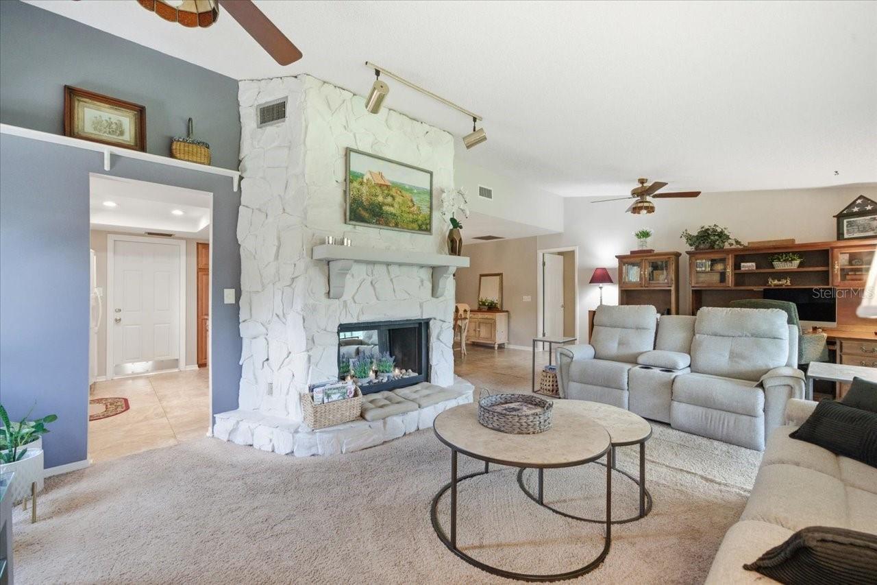 4218 HOLLOWTRAIL DR
