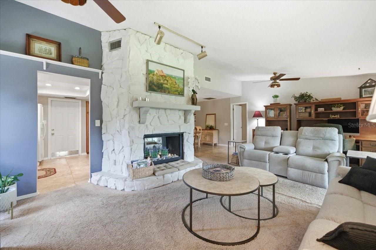 4218 HOLLOWTRAIL DR