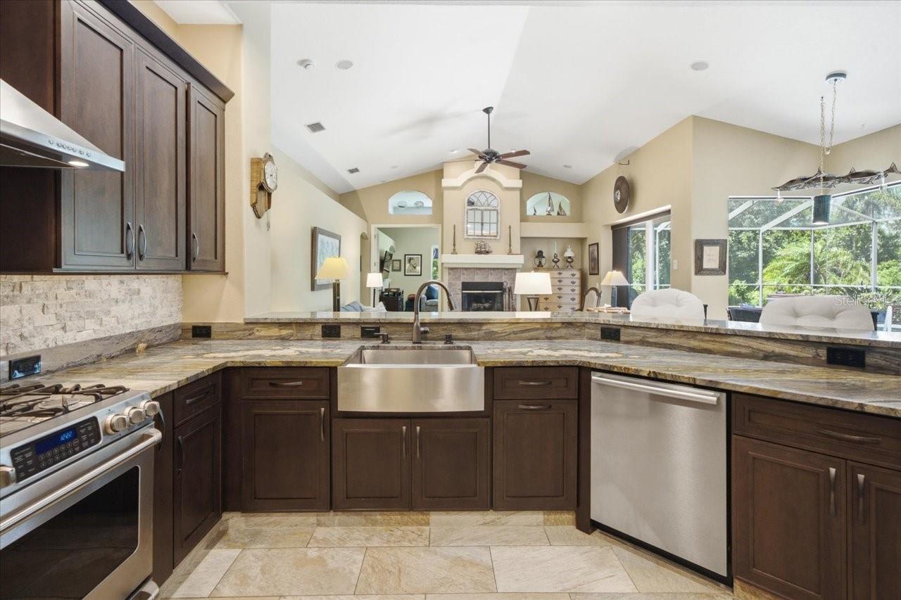 418 PINE BLUFF DR