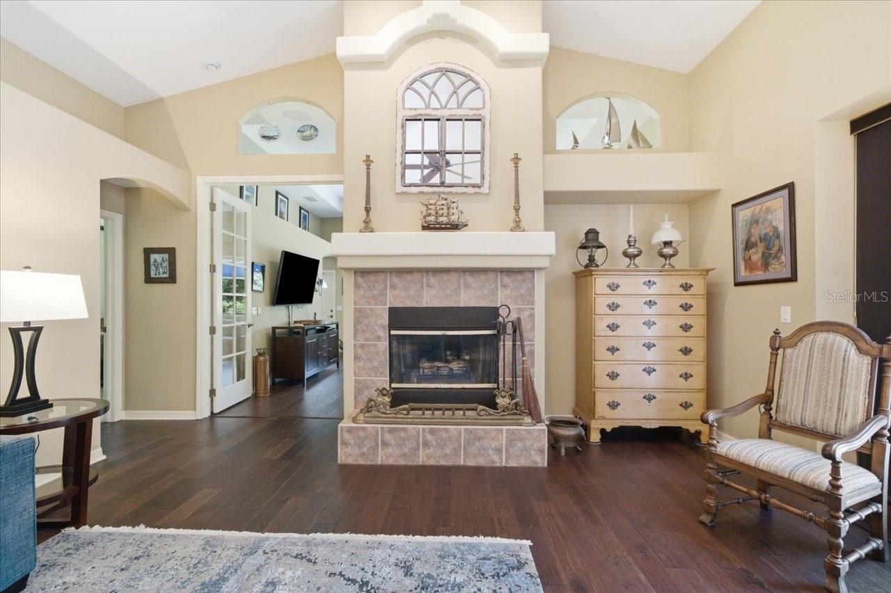 418 PINE BLUFF DR