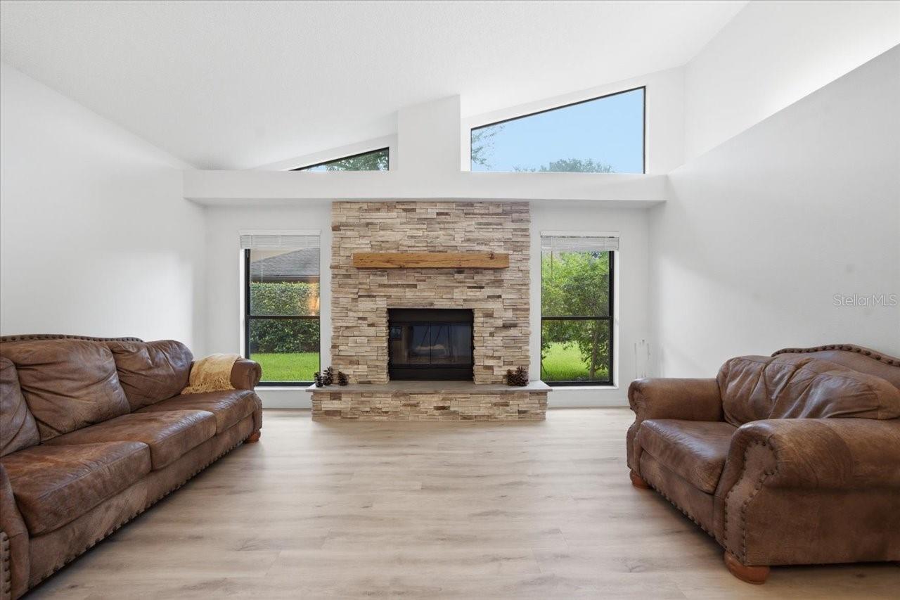 15114 LAUREL COVE CIR