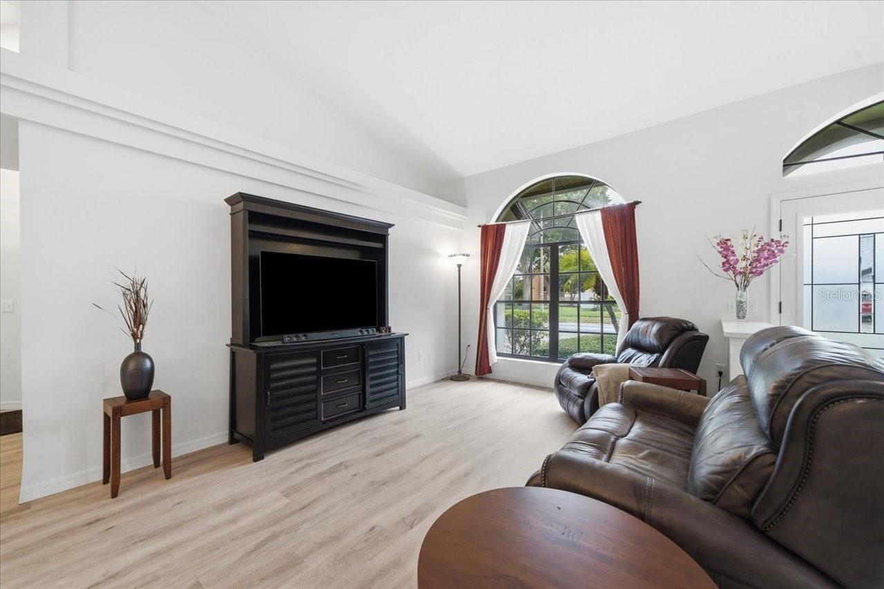 15114 LAUREL COVE CIR