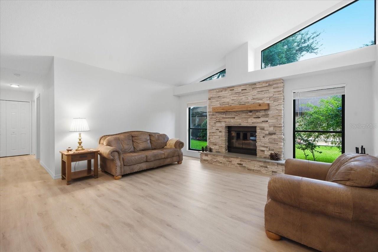 15114 LAUREL COVE CIR