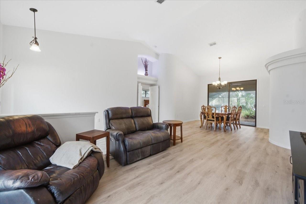 15114 LAUREL COVE CIR
