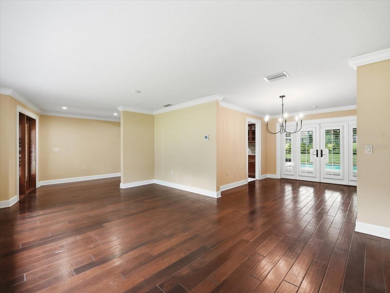 13903 MIDDLE PARK DR