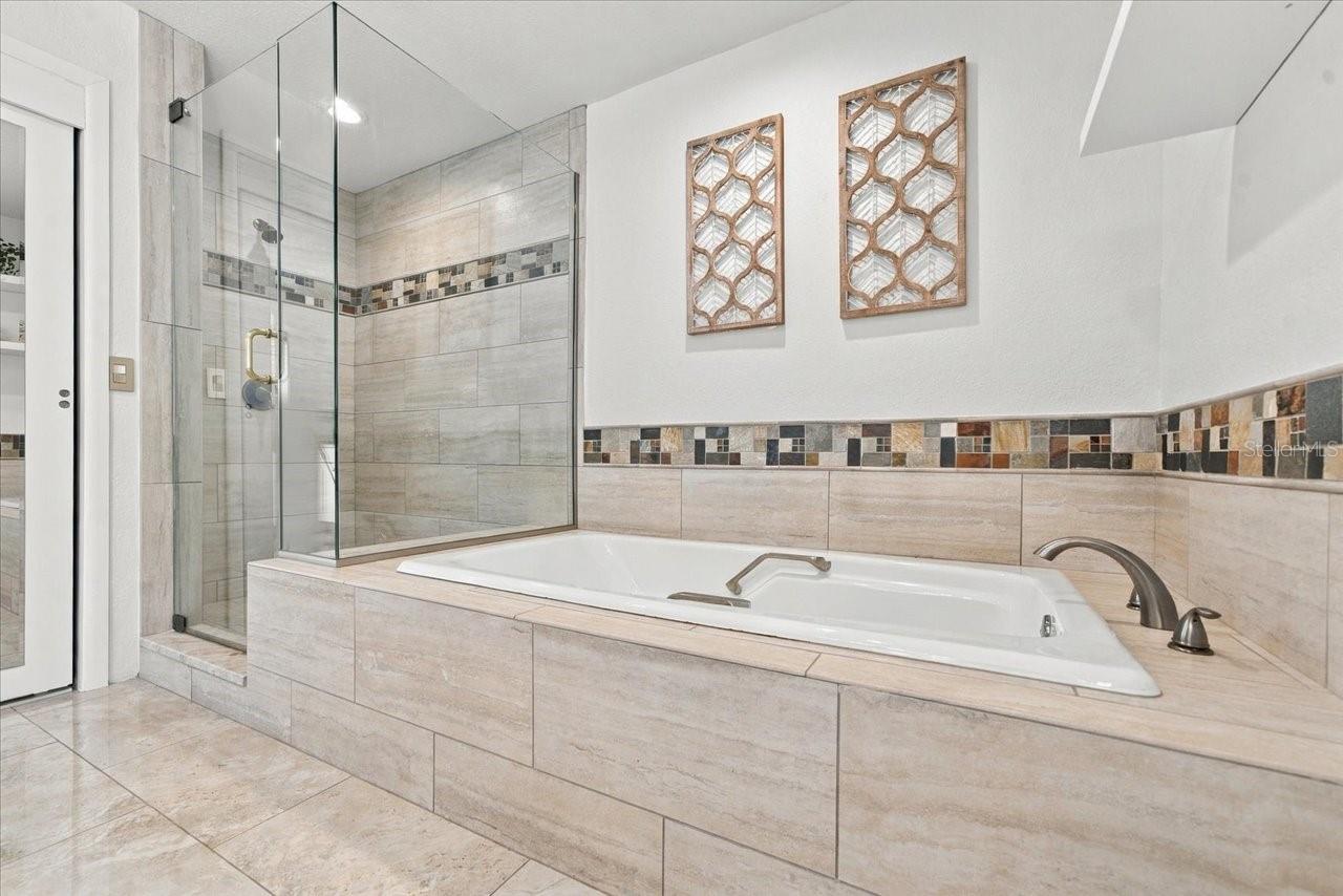 13810 LAKE VILLAGE PL