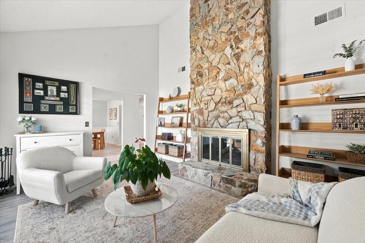 13810 LAKE VILLAGE PL