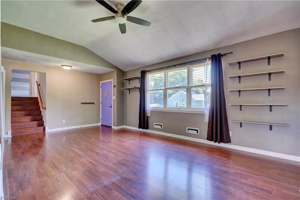 8749 Commodore DR