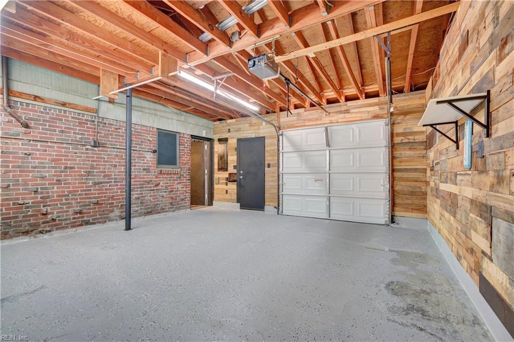 8749 Commodore DR