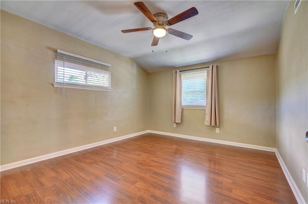 8749 Commodore DR