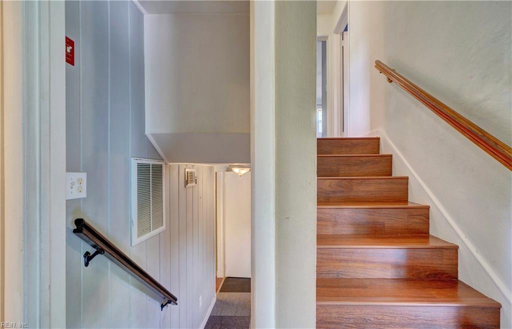 8749 Commodore DR