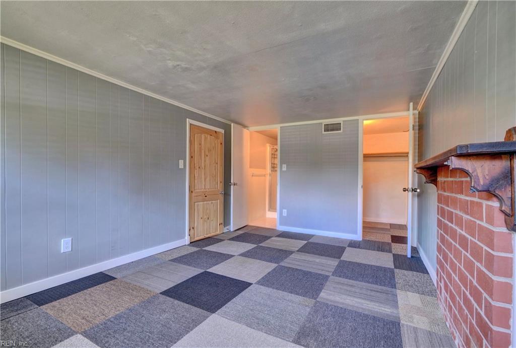 8749 Commodore DR