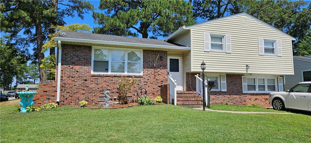8749 Commodore DR