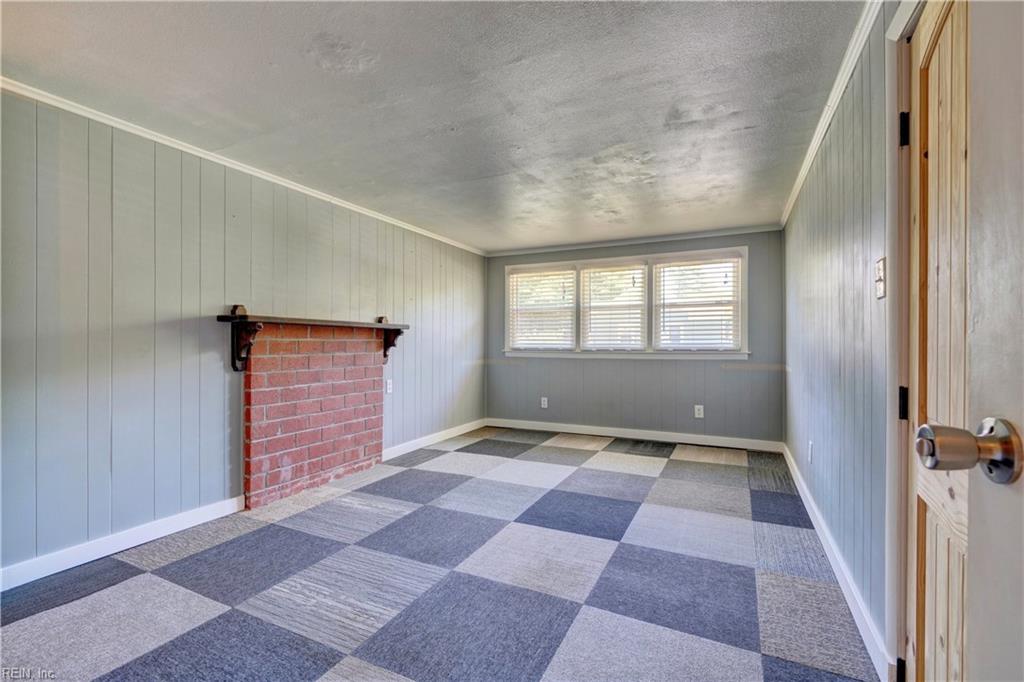 8749 Commodore DR