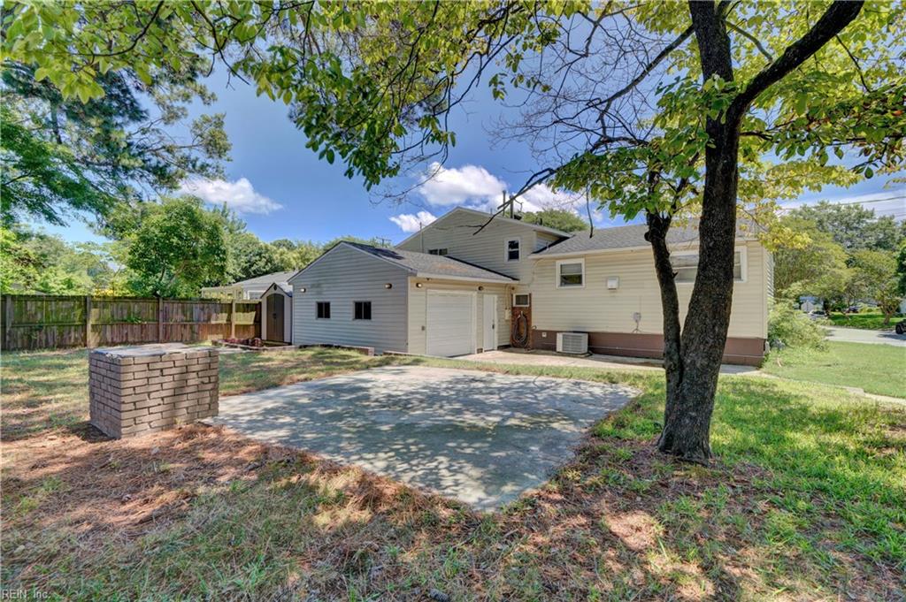 8749 Commodore DR