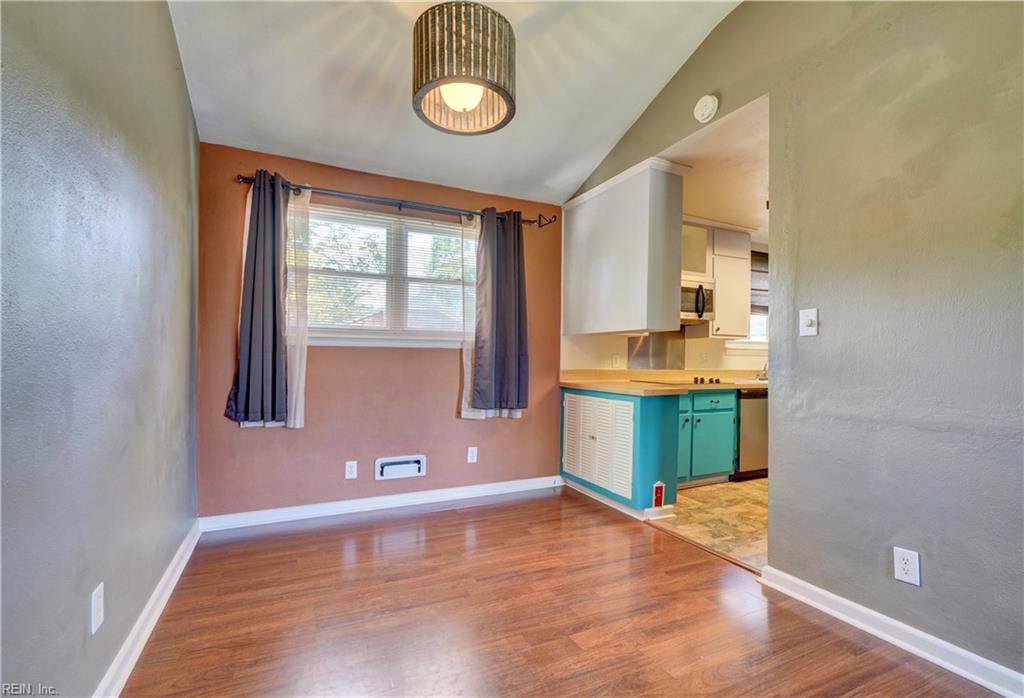 8749 Commodore DR
