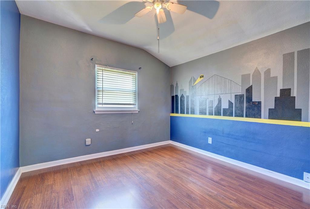 8749 Commodore DR