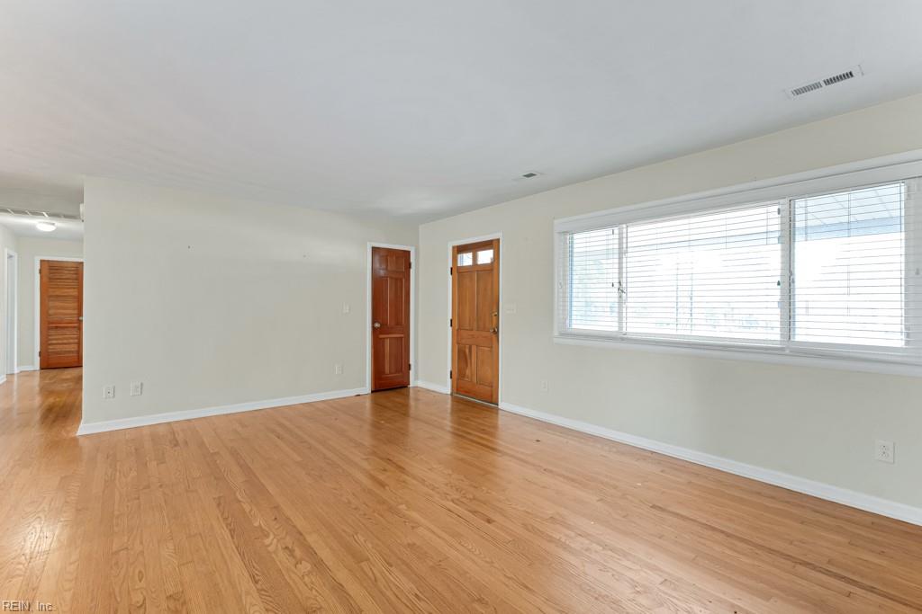 109 Lindsey AVE