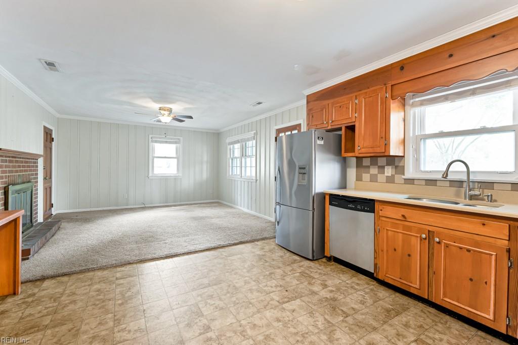 109 Lindsey AVE
