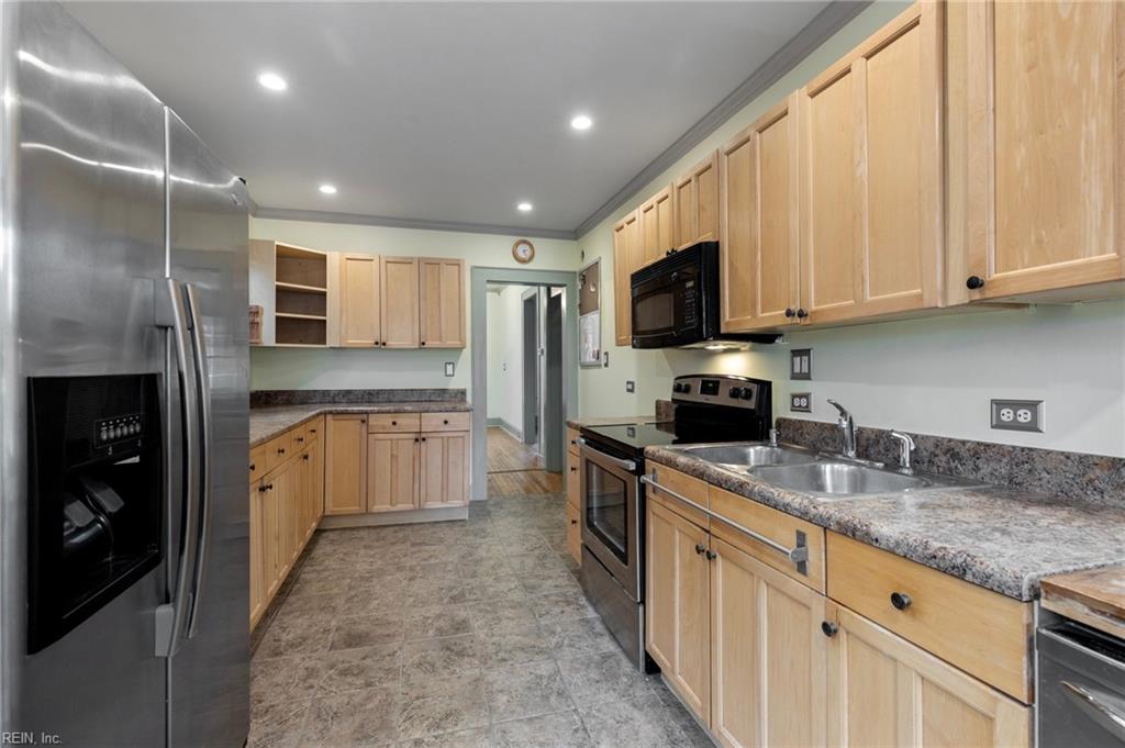 503 W 38th ST