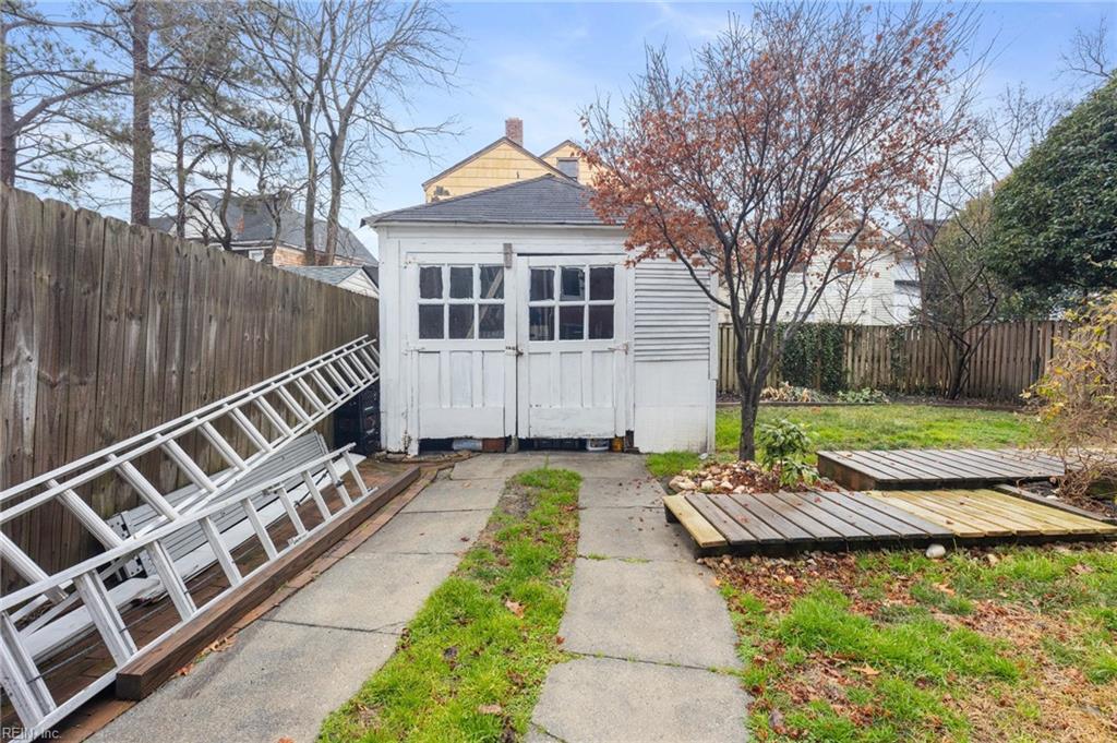 503 W 38th ST