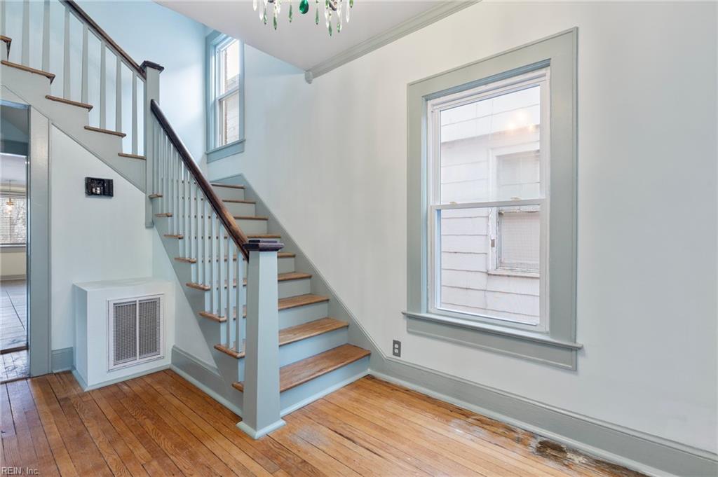 503 W 38th ST