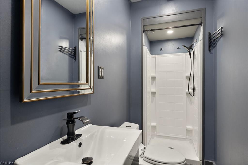 503 W 38th ST