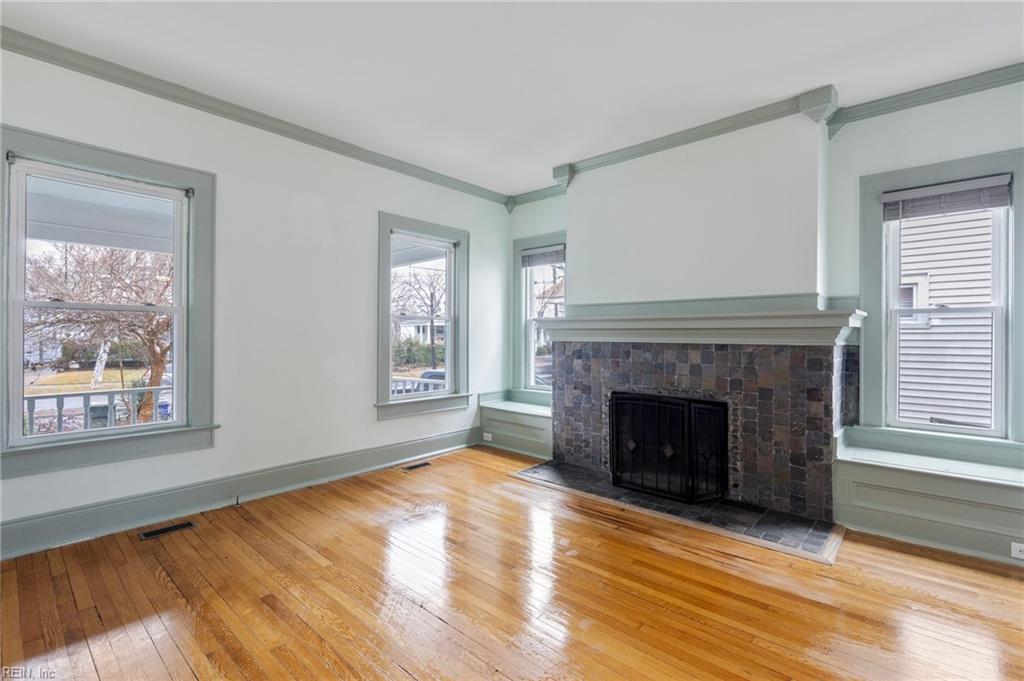 503 W 38th ST