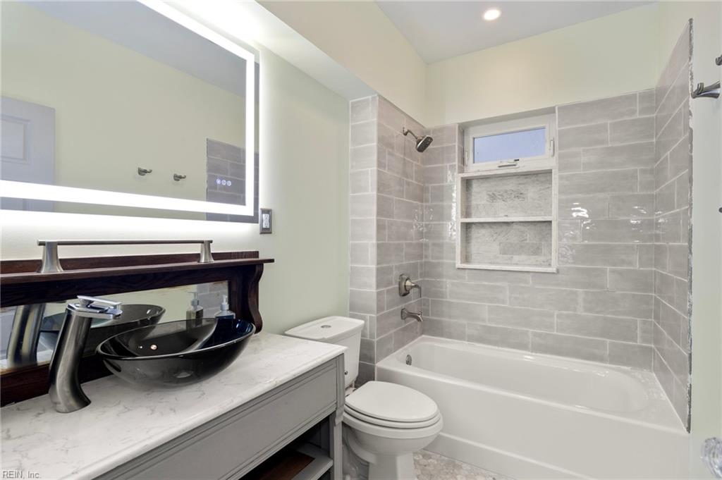 503 W 38th ST