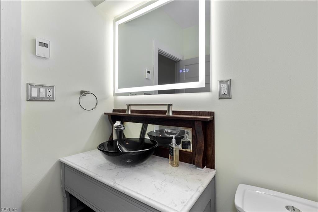 503 W 38th ST