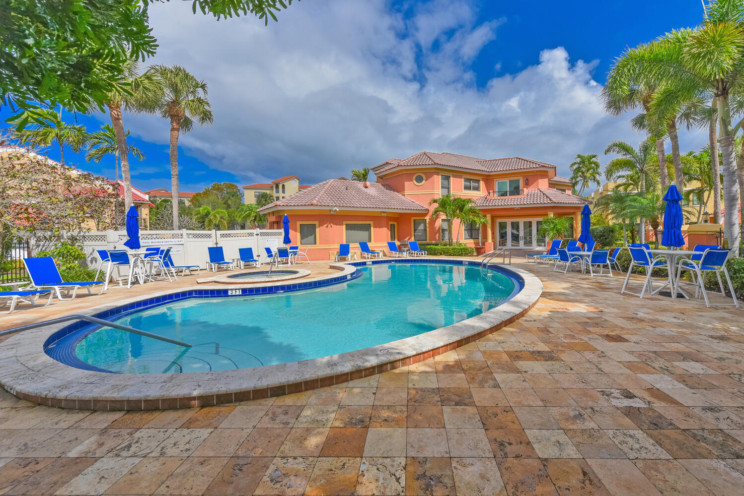 800 Uno Lago Drive 104