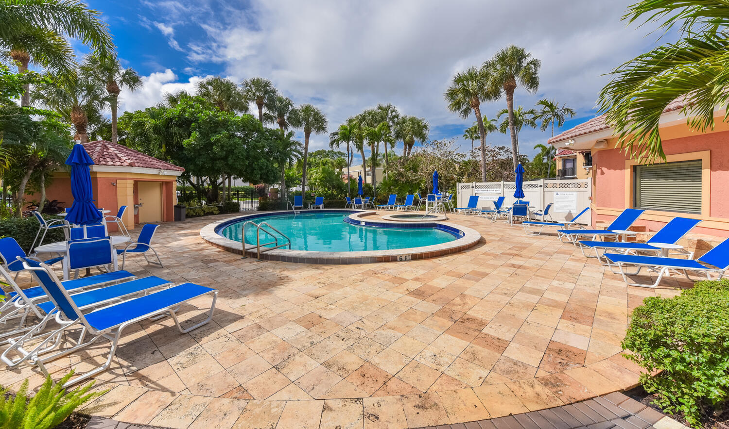 800 Uno Lago Drive 104