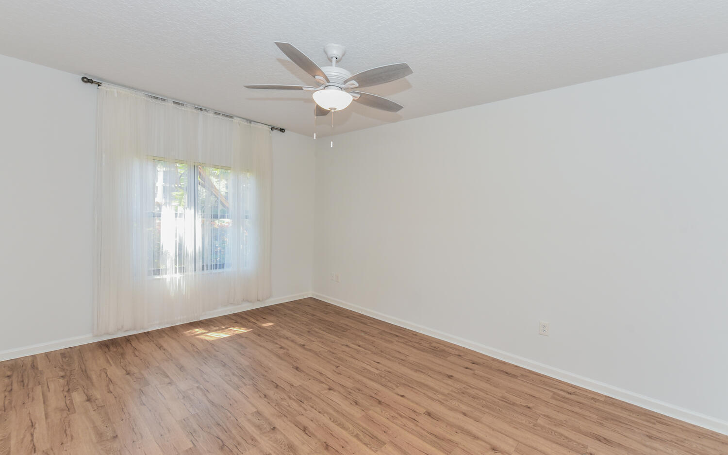 800 Uno Lago Drive 104