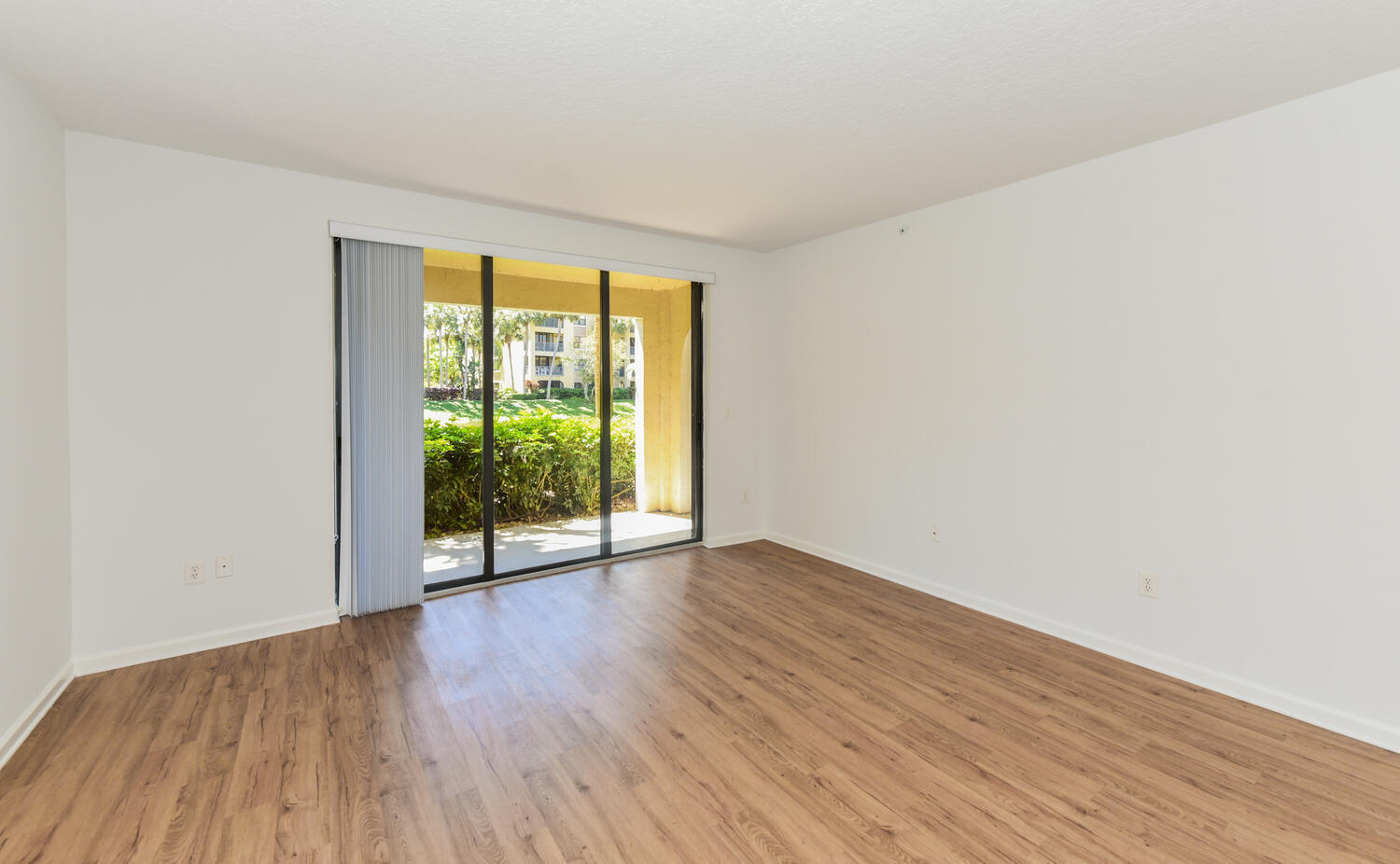 800 Uno Lago Drive 104