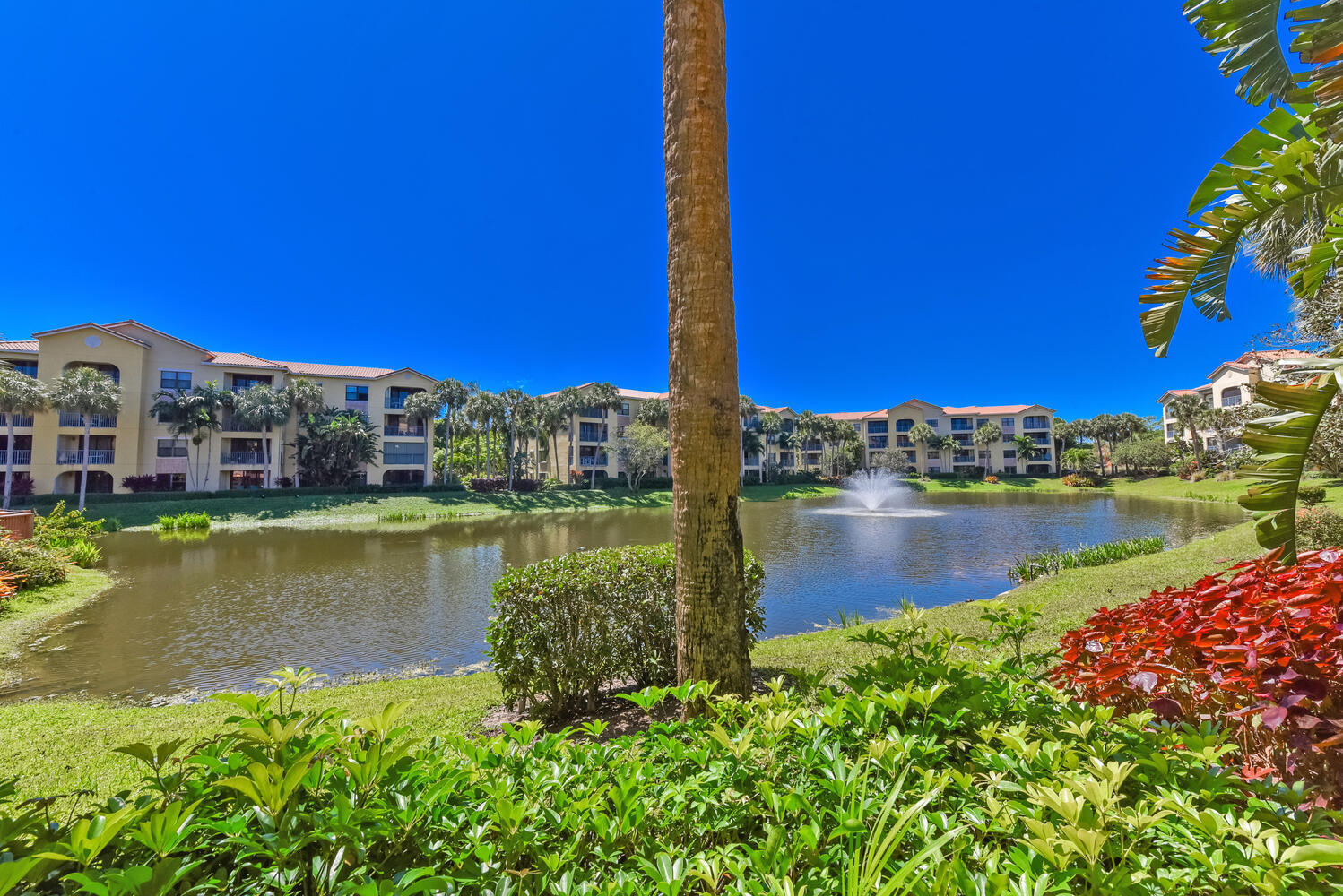 800 Uno Lago Drive 104