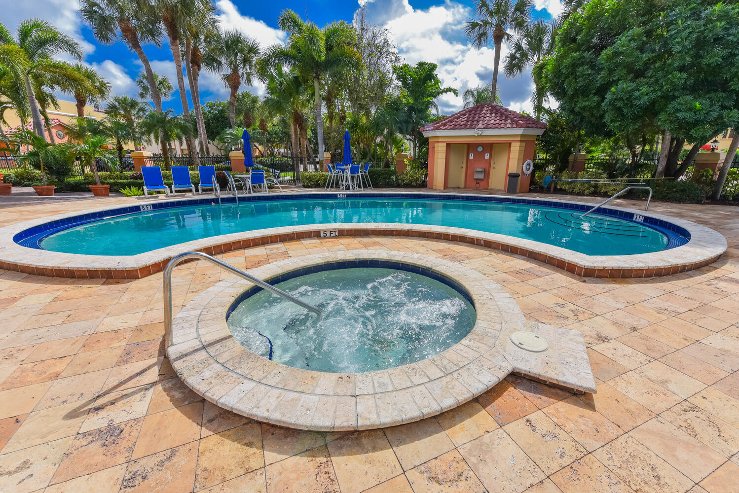 800 Uno Lago Drive 104