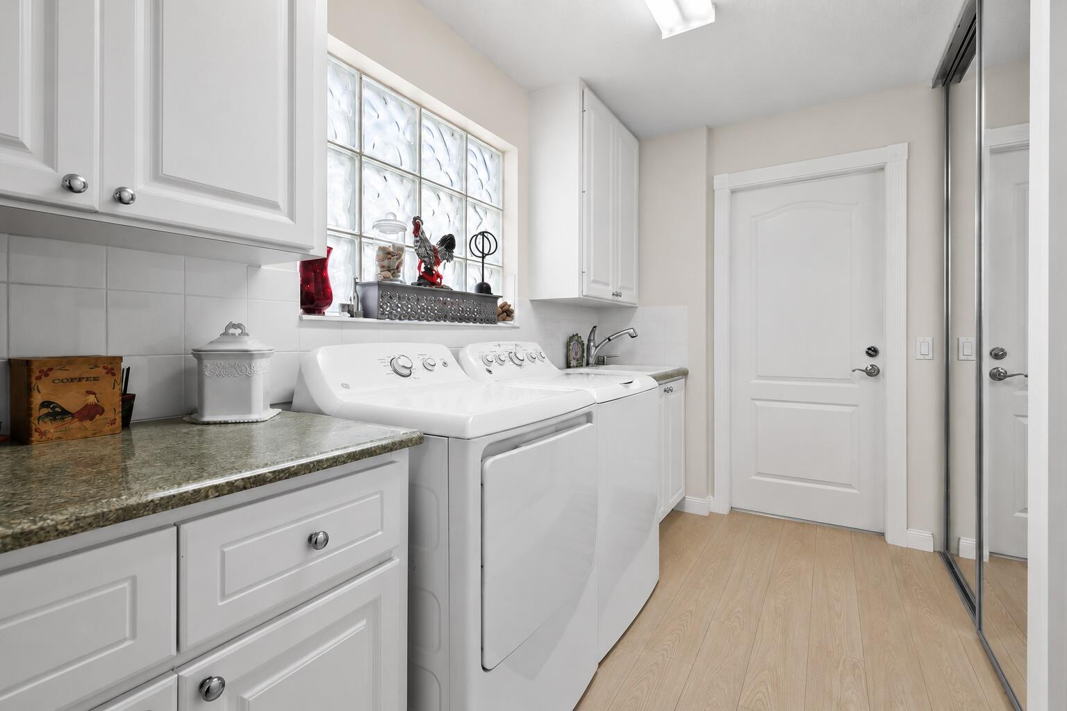 3277 SE Glacier Terrace