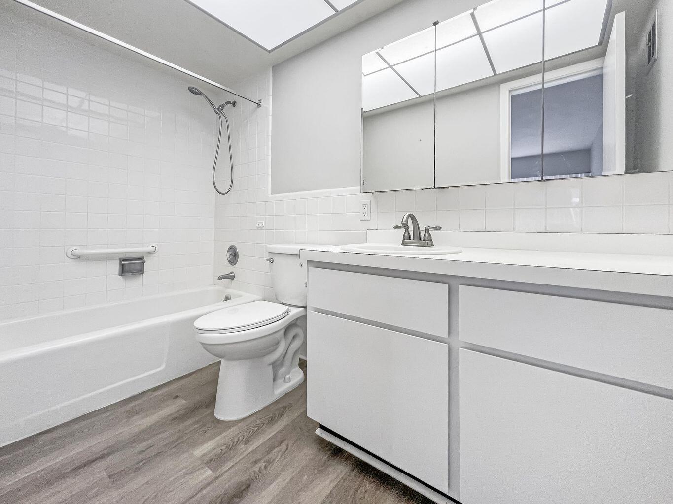 331 TEQUESTA Drive Unit: 216