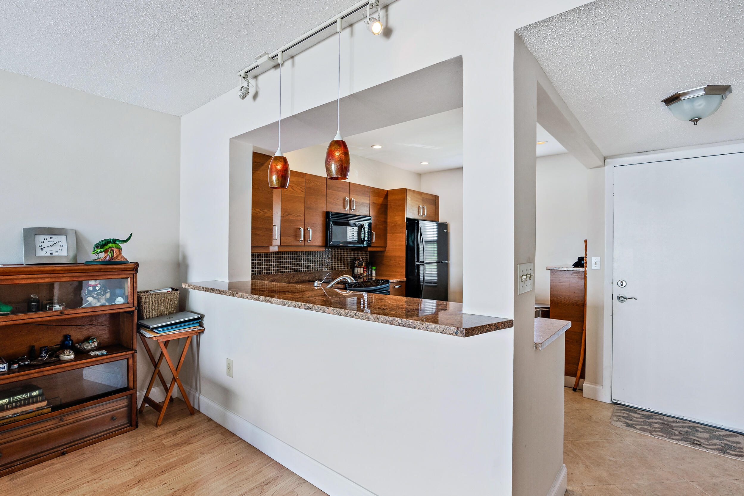 1950 SW PALM CITY Road 1-202
