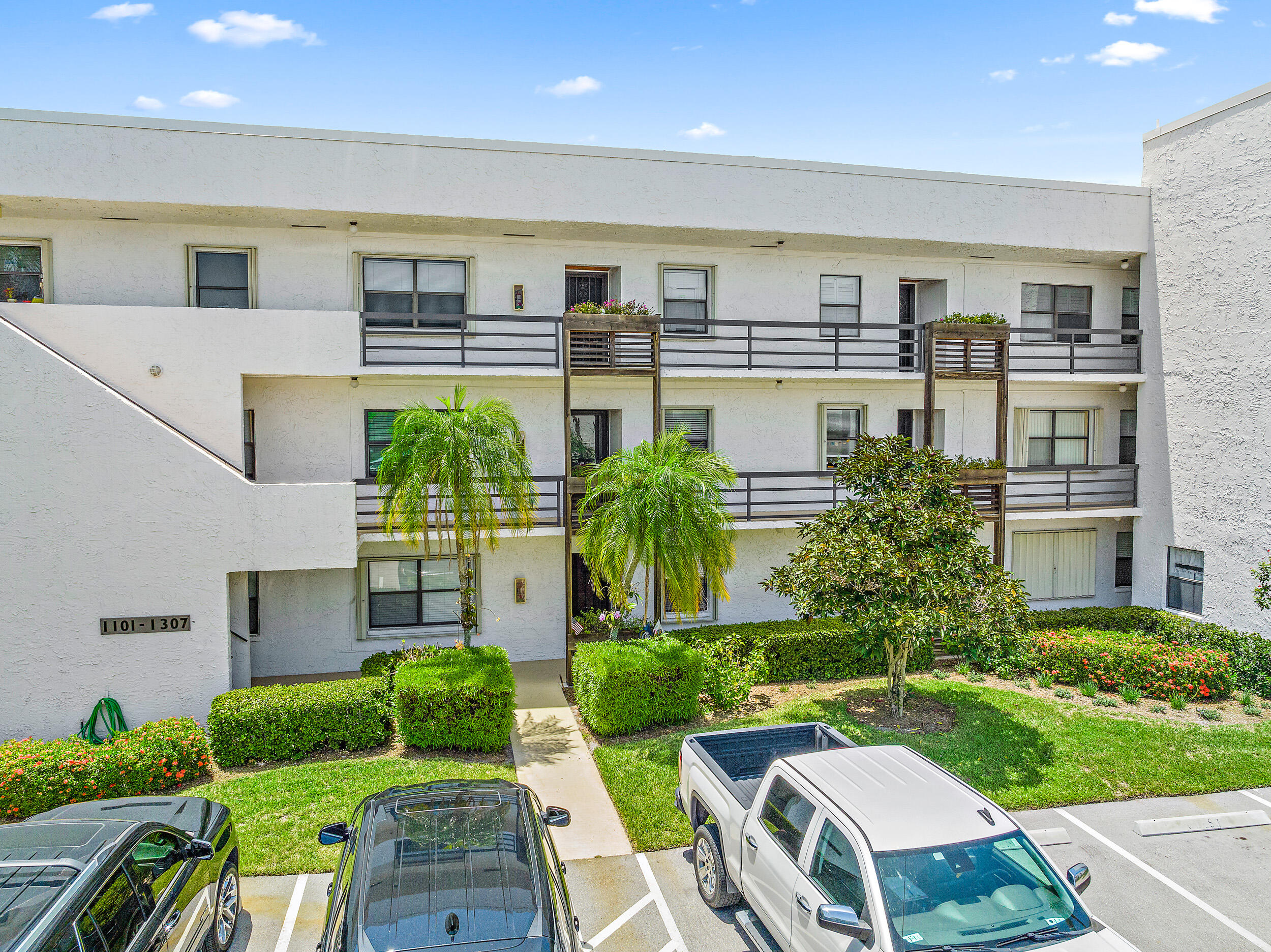 1950 SW PALM CITY Road 1-202