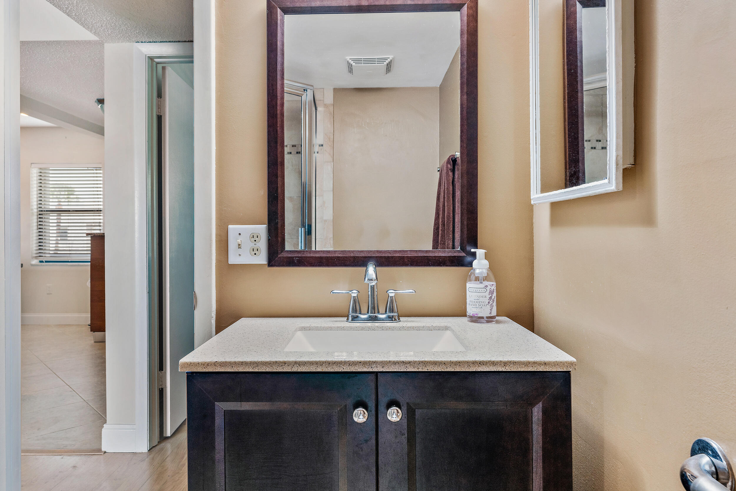 1950 SW PALM CITY Road 1-202
