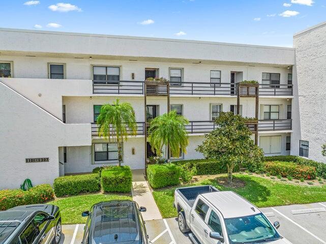1950 SW PALM CITY Road 1-202