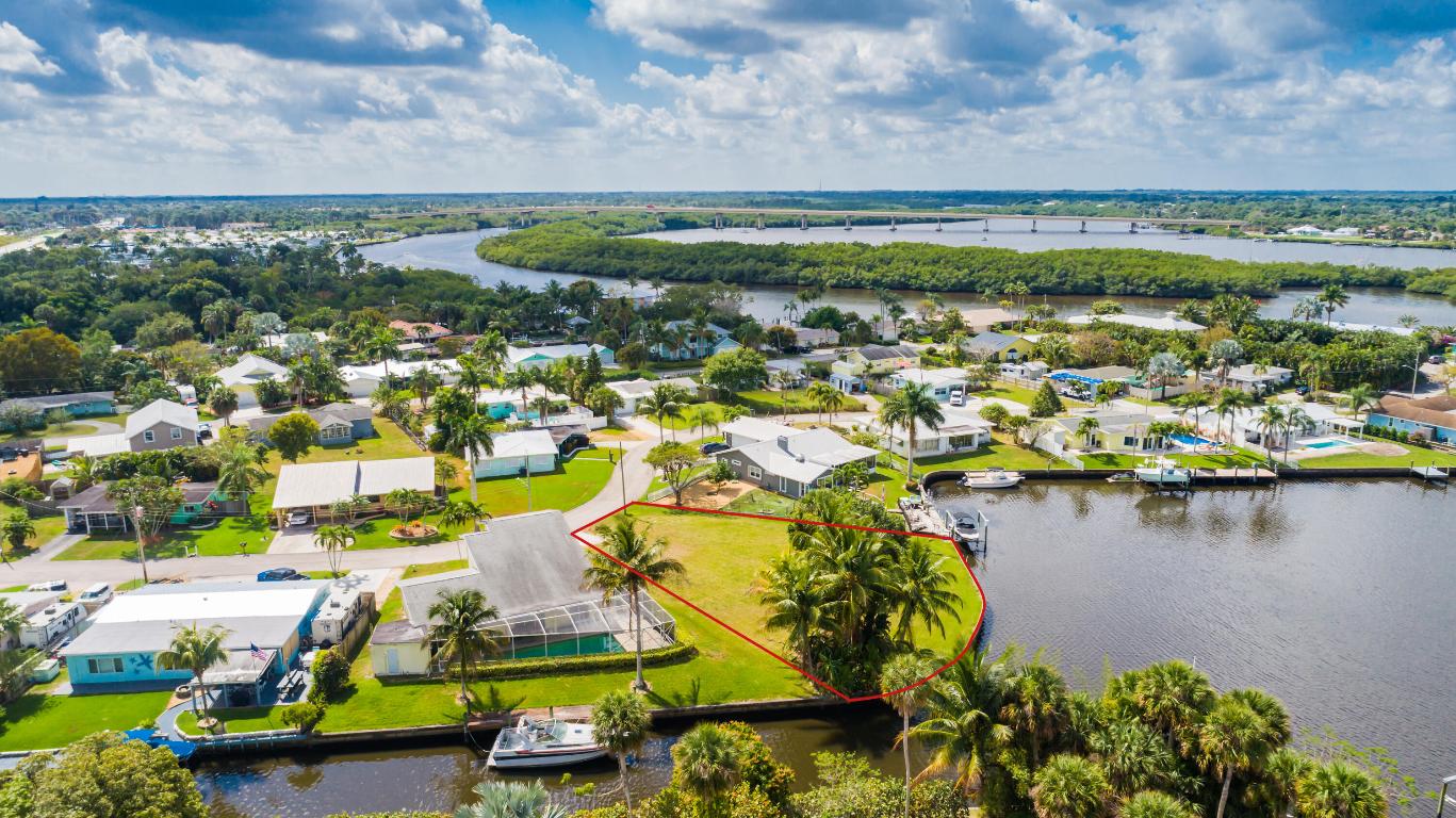 236 SW Cabana Point Circle